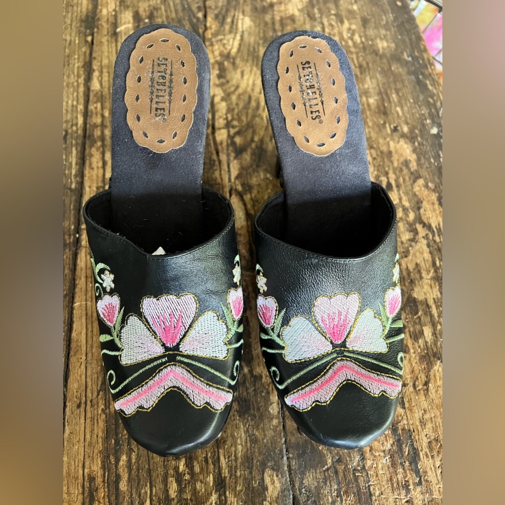 Seychelles platform Clogs Embroidery and Leather Floral Mules 4 inch Heels Sz 10